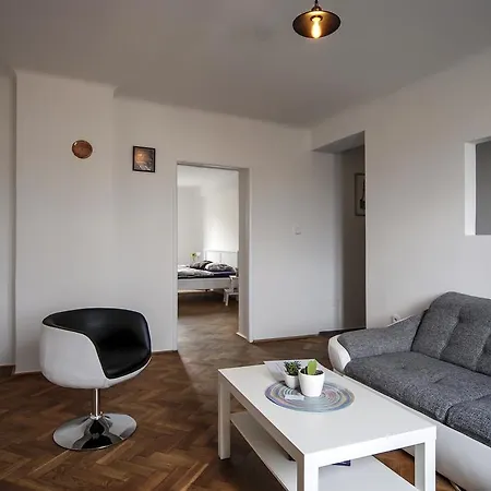 Cosy Flat * Písek
